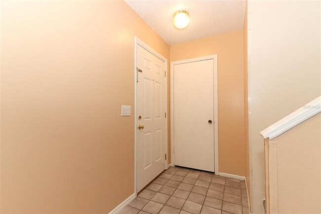 Building Photo - 207 Debora Ct