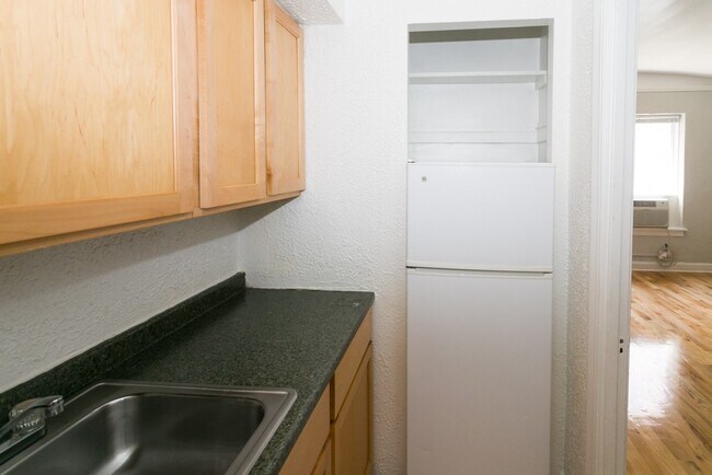 Foto del edificio - 562 W Arlington Pl