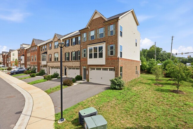 Building Photo - 5714 Richmanor Terrace