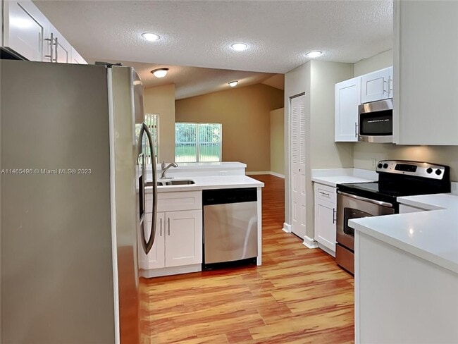 Building Photo - 8931 Lake Park Cir N