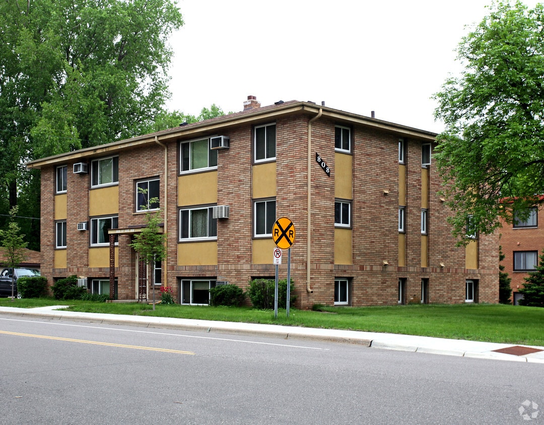 Building Photo - 808 6th Ave NW