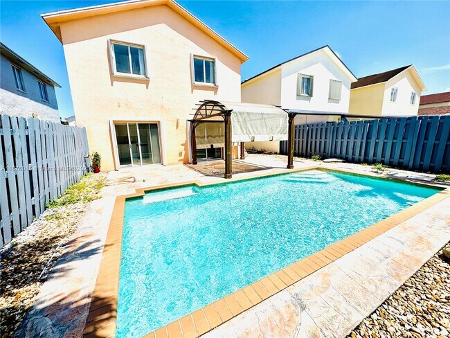 Foto del edificio - 16148 SW 138th Pl