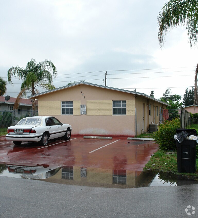Primary Photo - 741 NW 3rd Ave