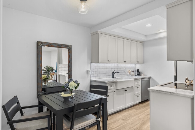 Building Photo - 2715 Camino Del Mar