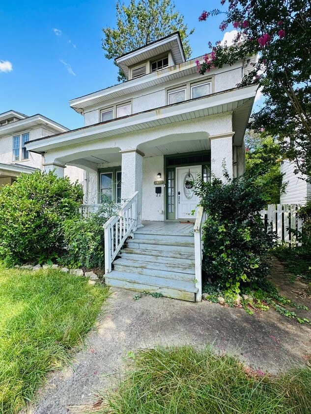 Beautifully Renovated 3bdrm/2.5bth Home Located in Richmond's North-side w/Balcony! - Beautifully Renovated 3bdrm/2.5bth Home Located in Richmond's North-side w/Balcony!