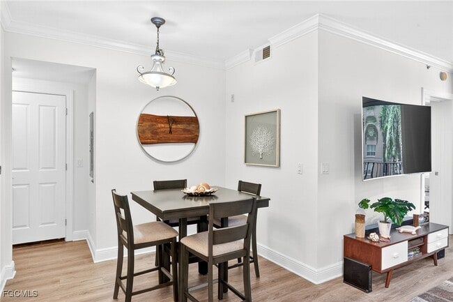 Building Photo - 2825 Palm Beach Blvd