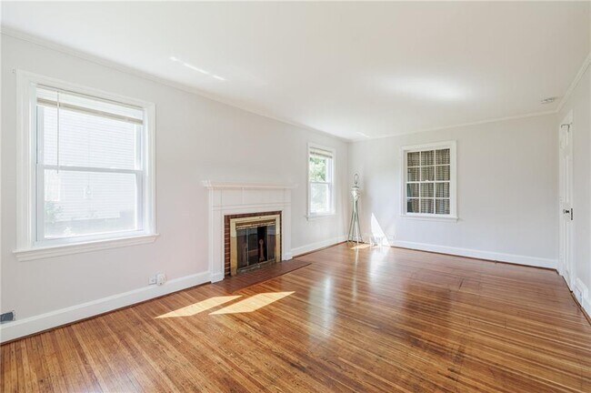 Building Photo - 553 Elmgrove Rd