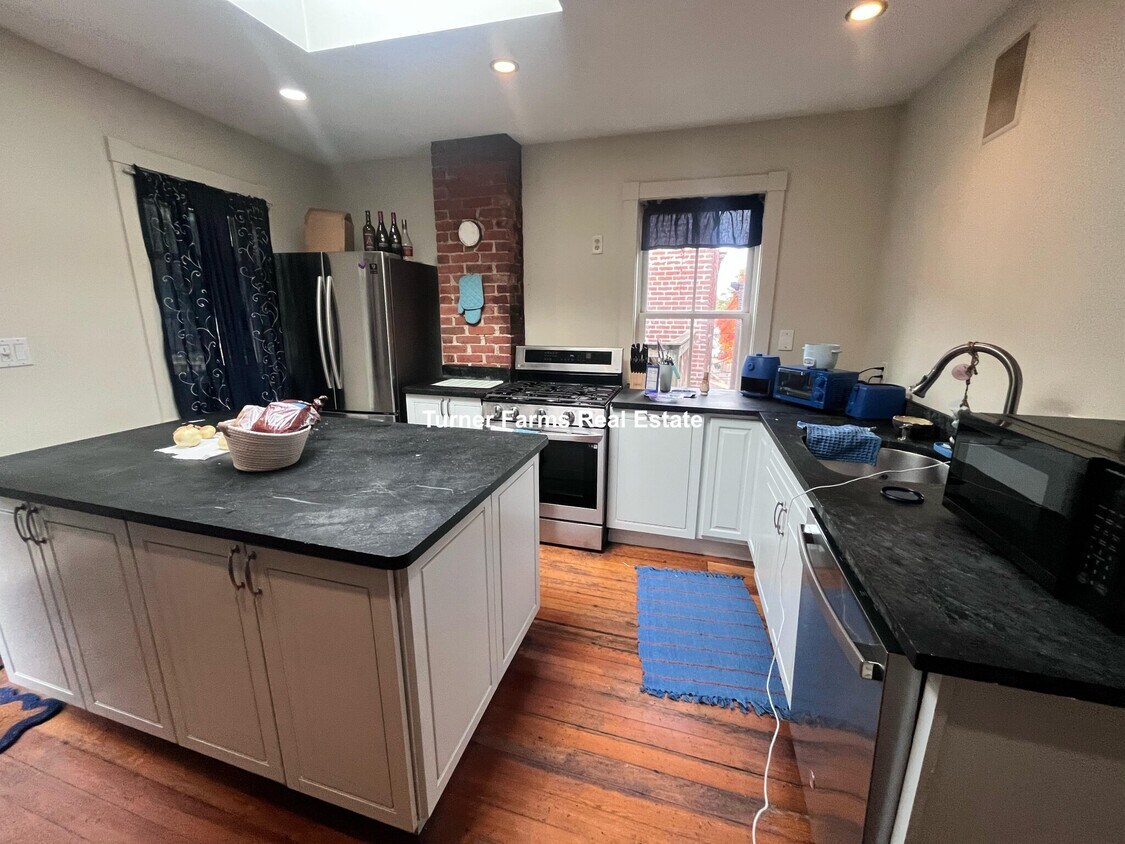 Foto principal - 151 Highland St