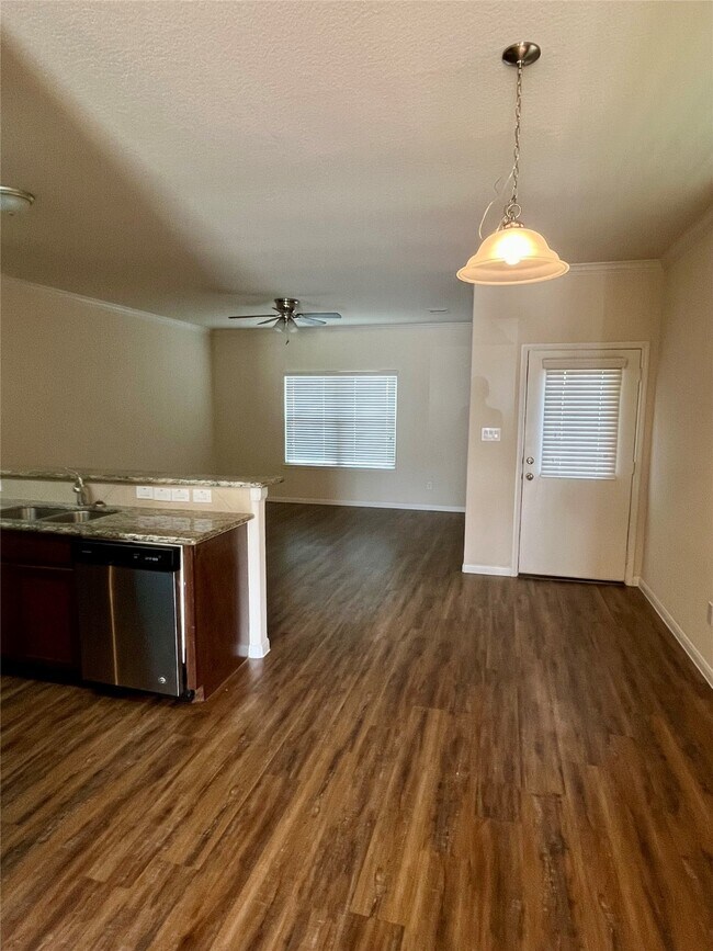 Foto del edificio - 606 Rosewood St