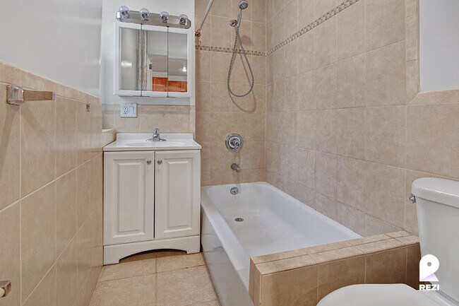 Foto del edificio - 152 Sherman Ave