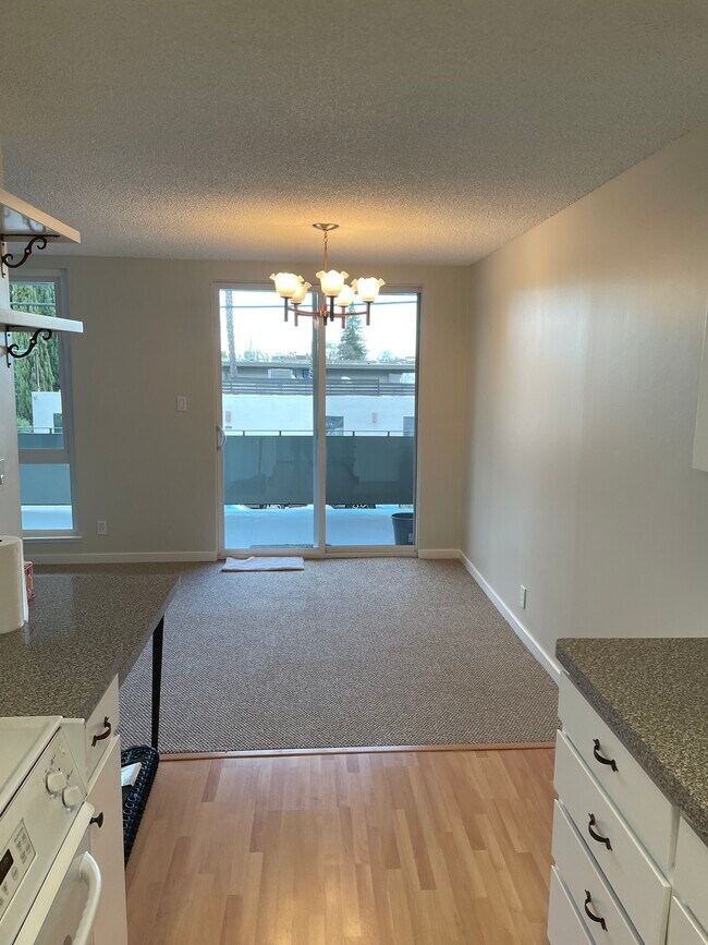 área de comedor - 1700 San Carlos Ave