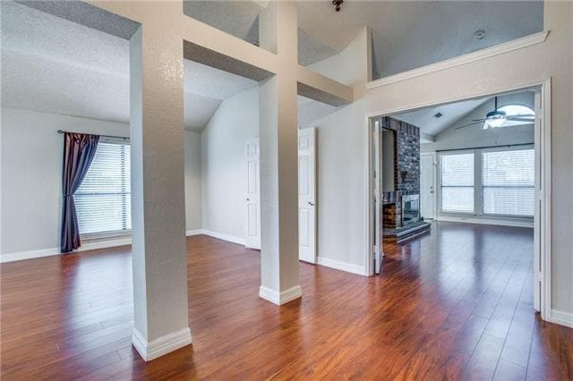 Building Photo - 435 L Thompson St