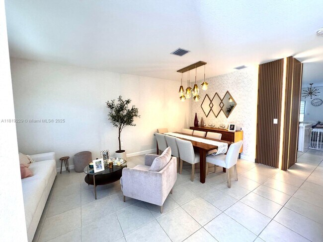 Foto del edificio - 11376 W 34th Wy.