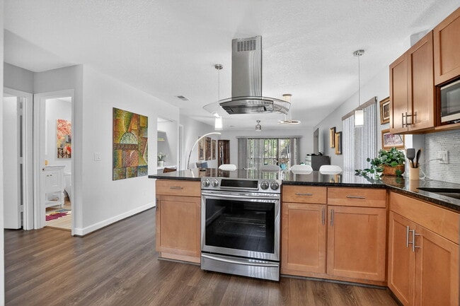 Building Photo - 21911 Cypress Dr