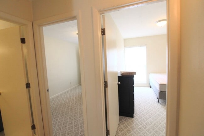 Building Photo - 1408 Bradley Dr