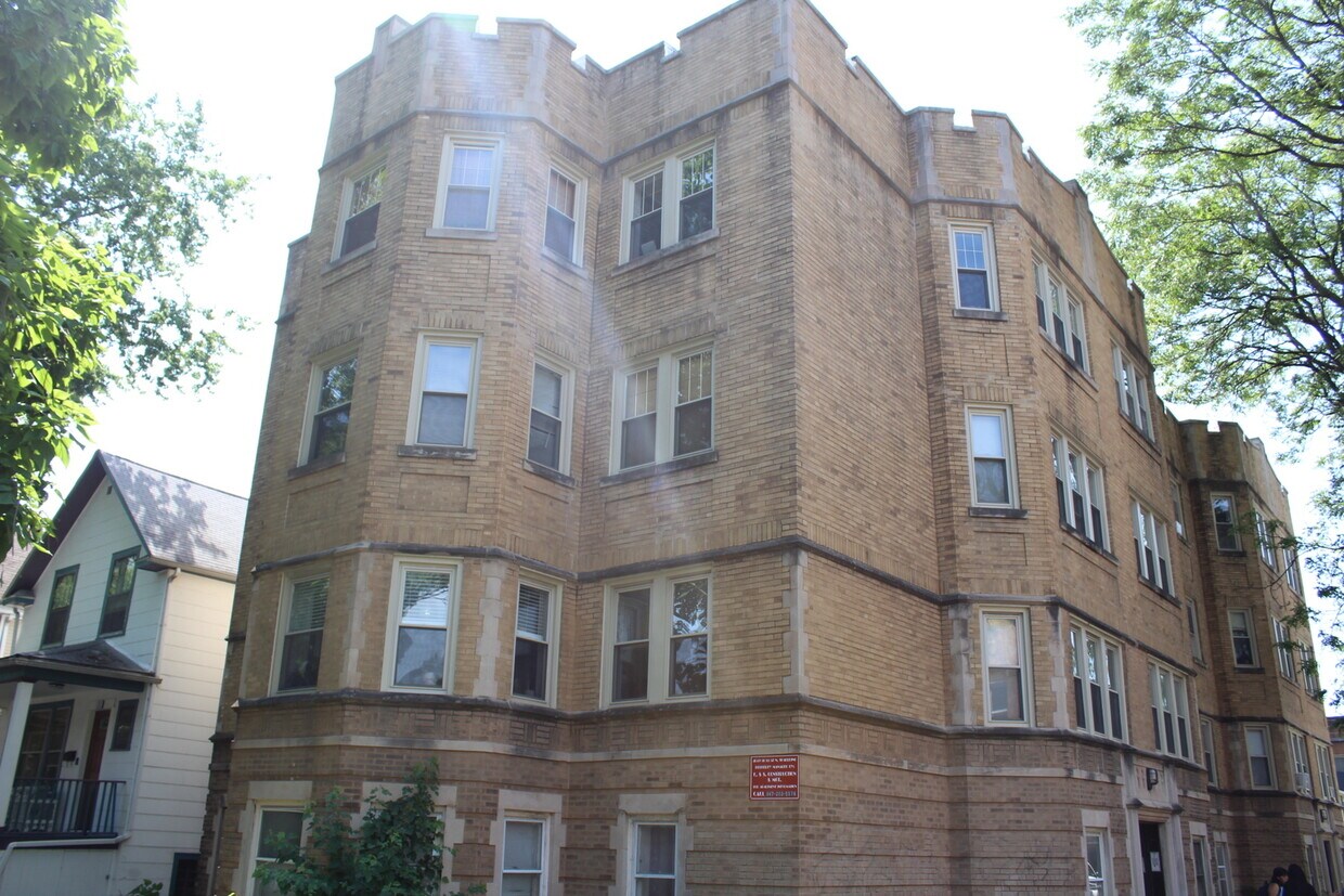 Primary Photo - 4055 N Spaulding Ave