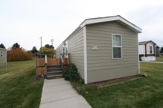 Building Photo - 232 White Oak Dr