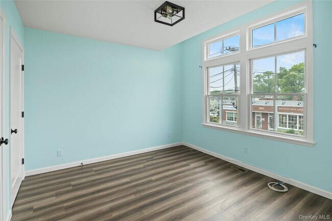 Foto del edificio - 269 Bayville Ave