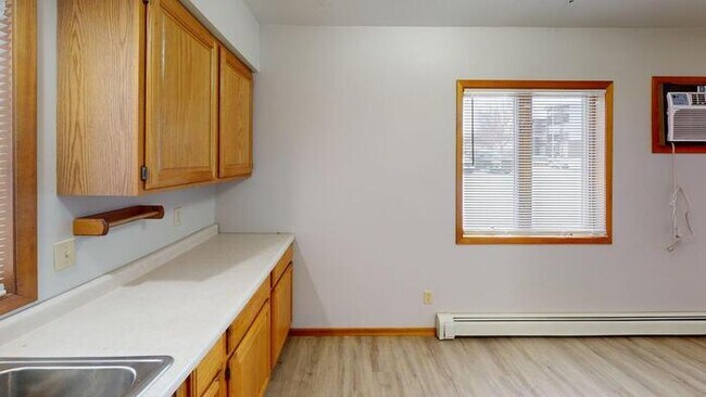 Foto del edificio - 1943 E Capitol Ave