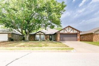 Building Photo - 3108 Creekwood Ln