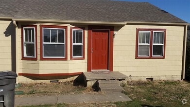 Building Photo - 1532 S Maple Ave