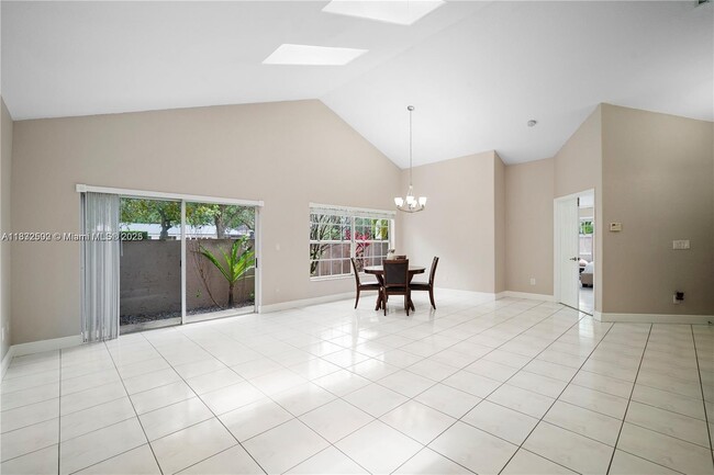 Foto del edificio - 15233 NW 87th Ct