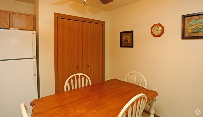 Comedor - Grand Avenue Luxury Apartment Homes