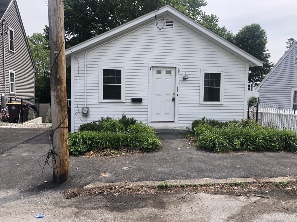 Primary Photo - 38 Washburn St