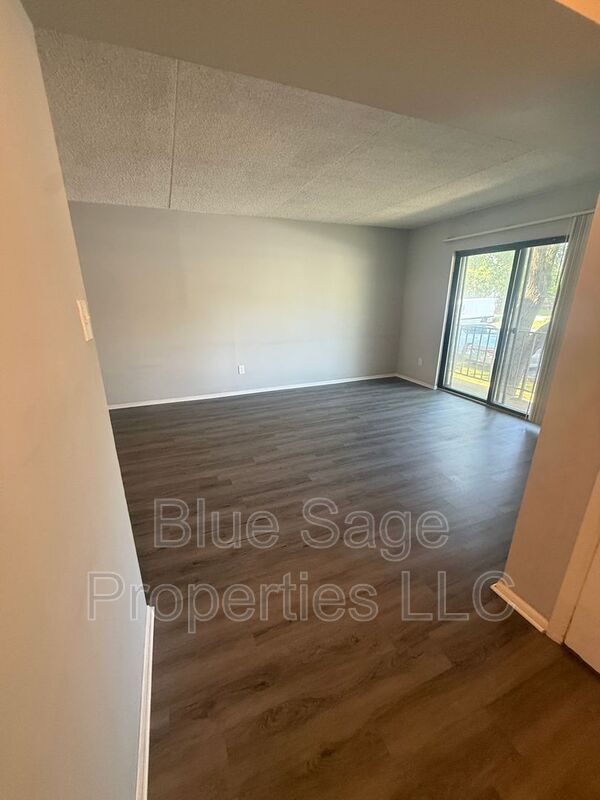 Foto del edificio - 722A Putnam Blvd