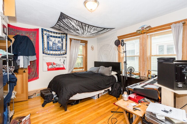 Building Photo - 200 Calumet St