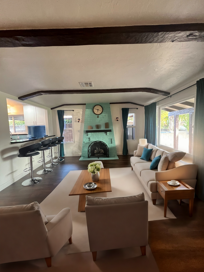 Building Photo - Amazing Updated, Remodeled 3 Bedroom, 2 Ba...