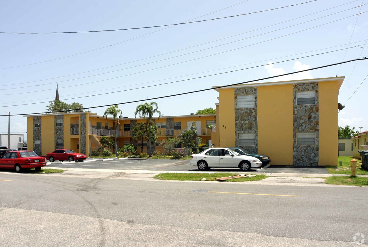 Building Photo - 31 SE 2nd Ave