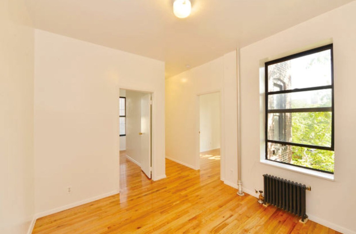 Primary Photo - 243 Henry St