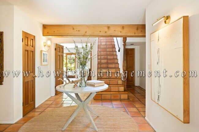 Foto del edificio - Stunning 5 Bedroom House in Santa Monica