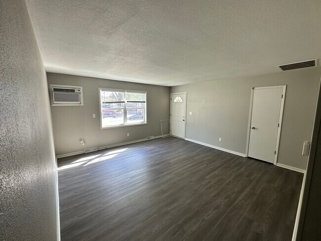 Building Photo - 806 Wix Ln