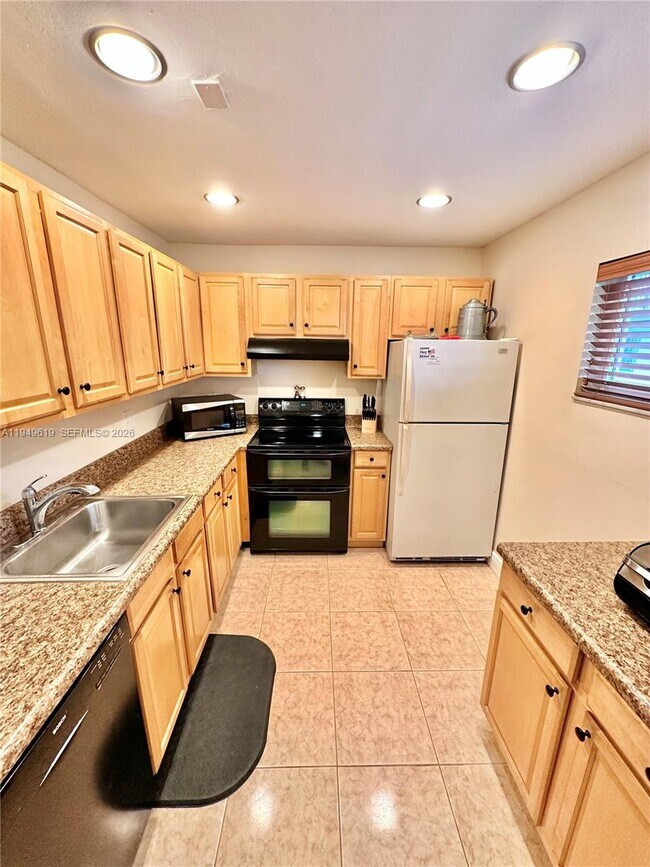 Foto del edificio - 7561 NW 16th St