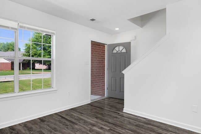 Building Photo - 4 bedroom, 2.5 bath in Horn Lake recently ...