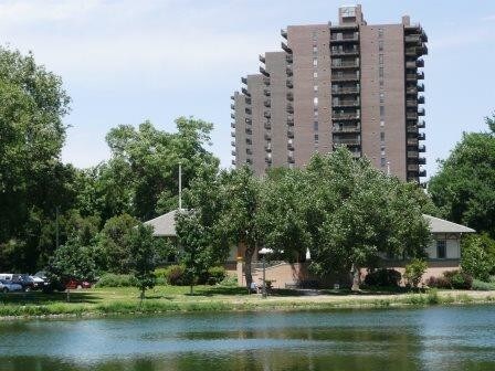Vista al exterior desde el parque - 460 S Marion Pkwy