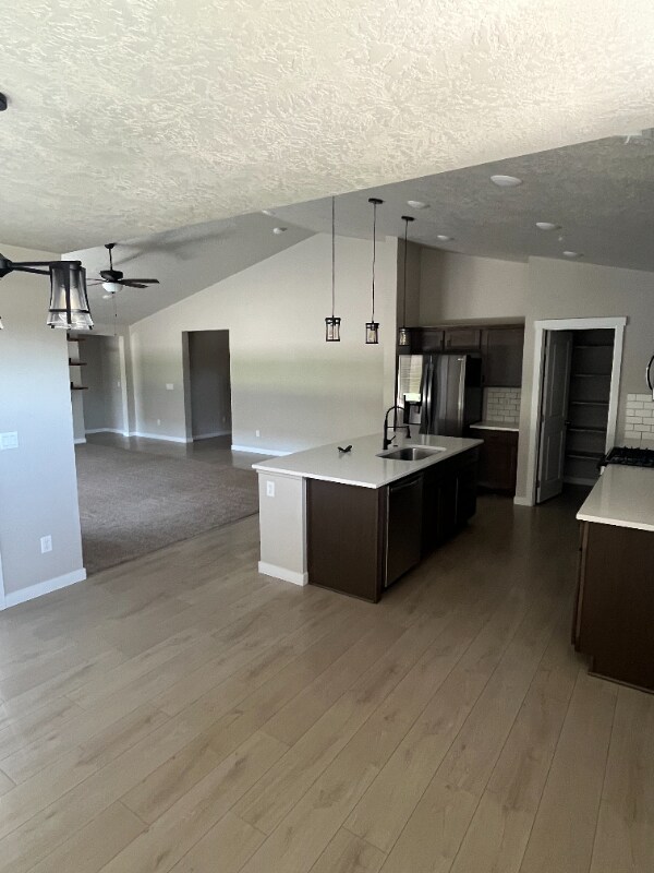 Foto del edificio - 3709 E Warm Creek Ave