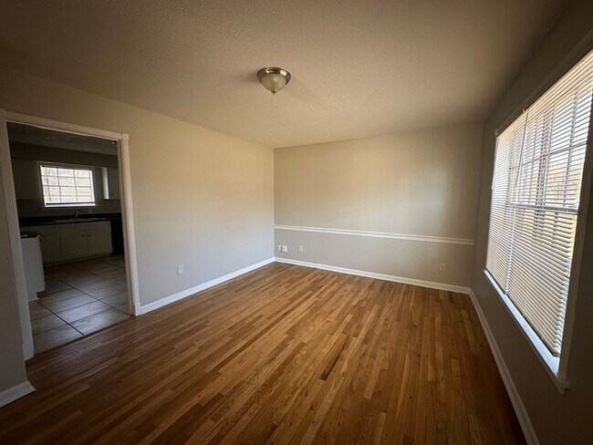 Foto del edificio - 3067 S Mendenhall Rd