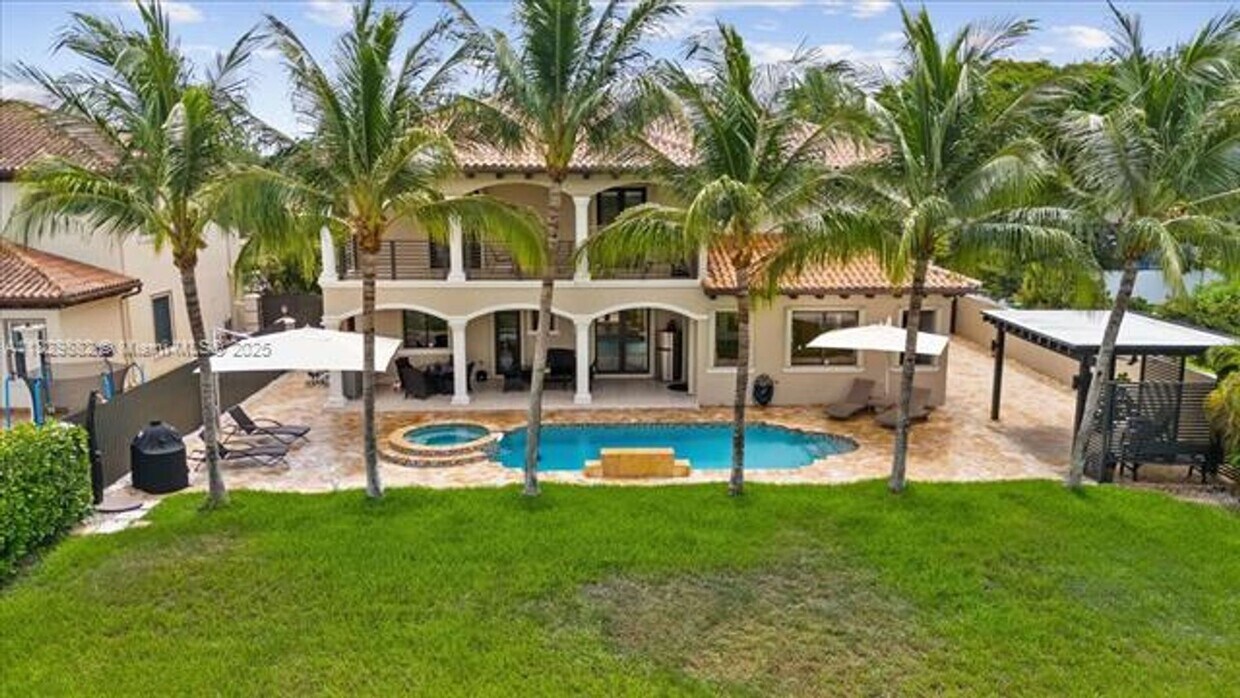 Foto principal - 15900 NW 83rd Pl