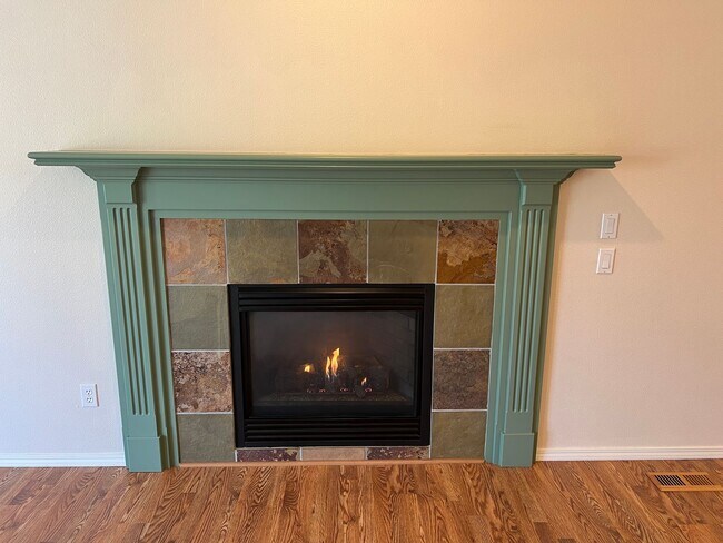 Building Photo - Beautiful Home Perfect For A Green Thumb