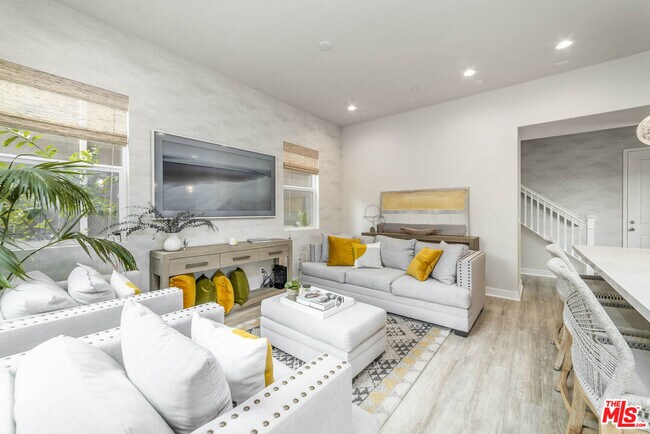 Building Photo - 587 Daniel Freeman Cir