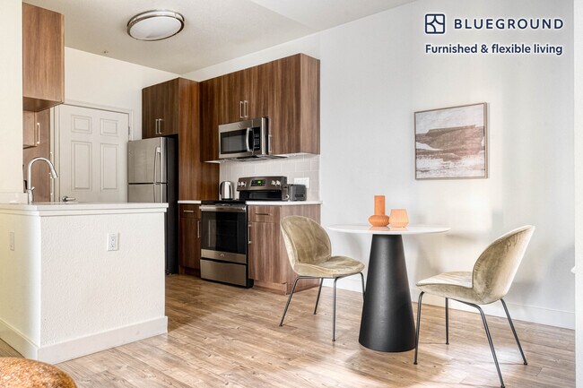 Foto del edificio - 1265 Lakeside Dr