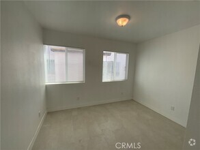 Building Photo - 17371 Queens Ln