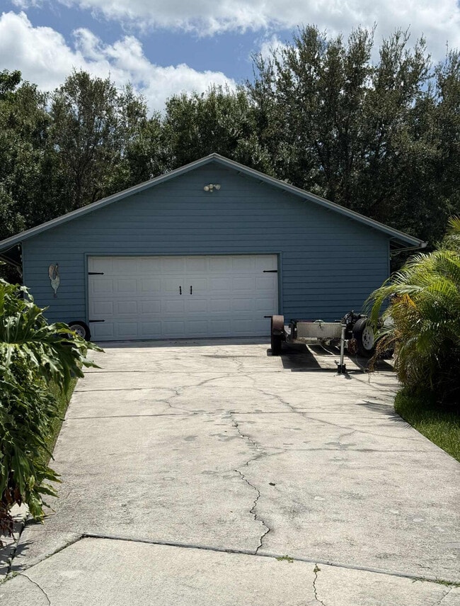 Building Photo - 5409 Cassia Dr