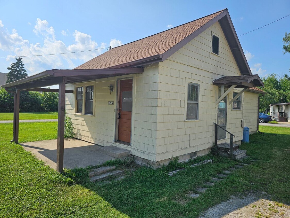 Primary Photo - 1526 Oak Harbor Rd