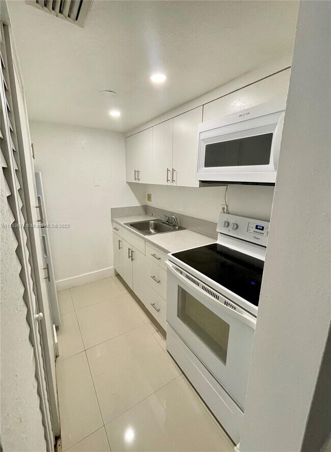 Foto del edificio - 750 NW 43rd Ave