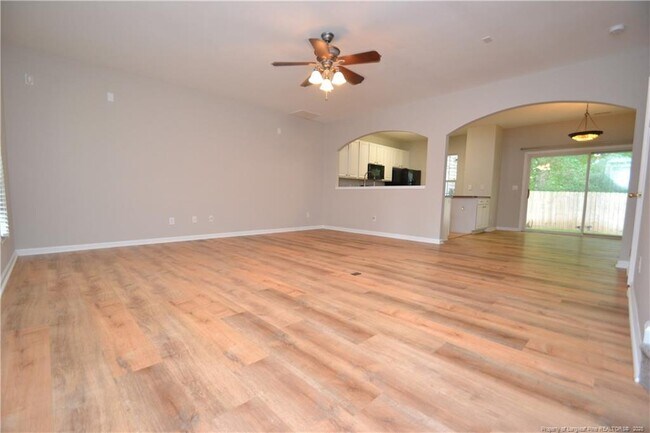 Foto del edificio - 600 Walnut Woods Dr