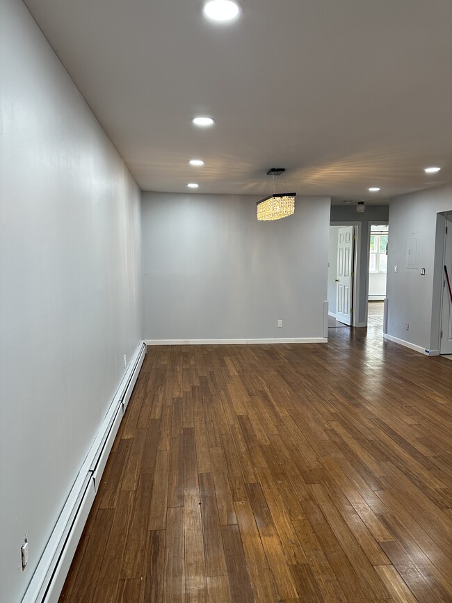 Building Photo - 527 Andria Ave
